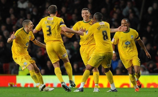 Crystal Palace bất ngờ cơ bàn thắng mở tỷ số do công của Darren Ambrose